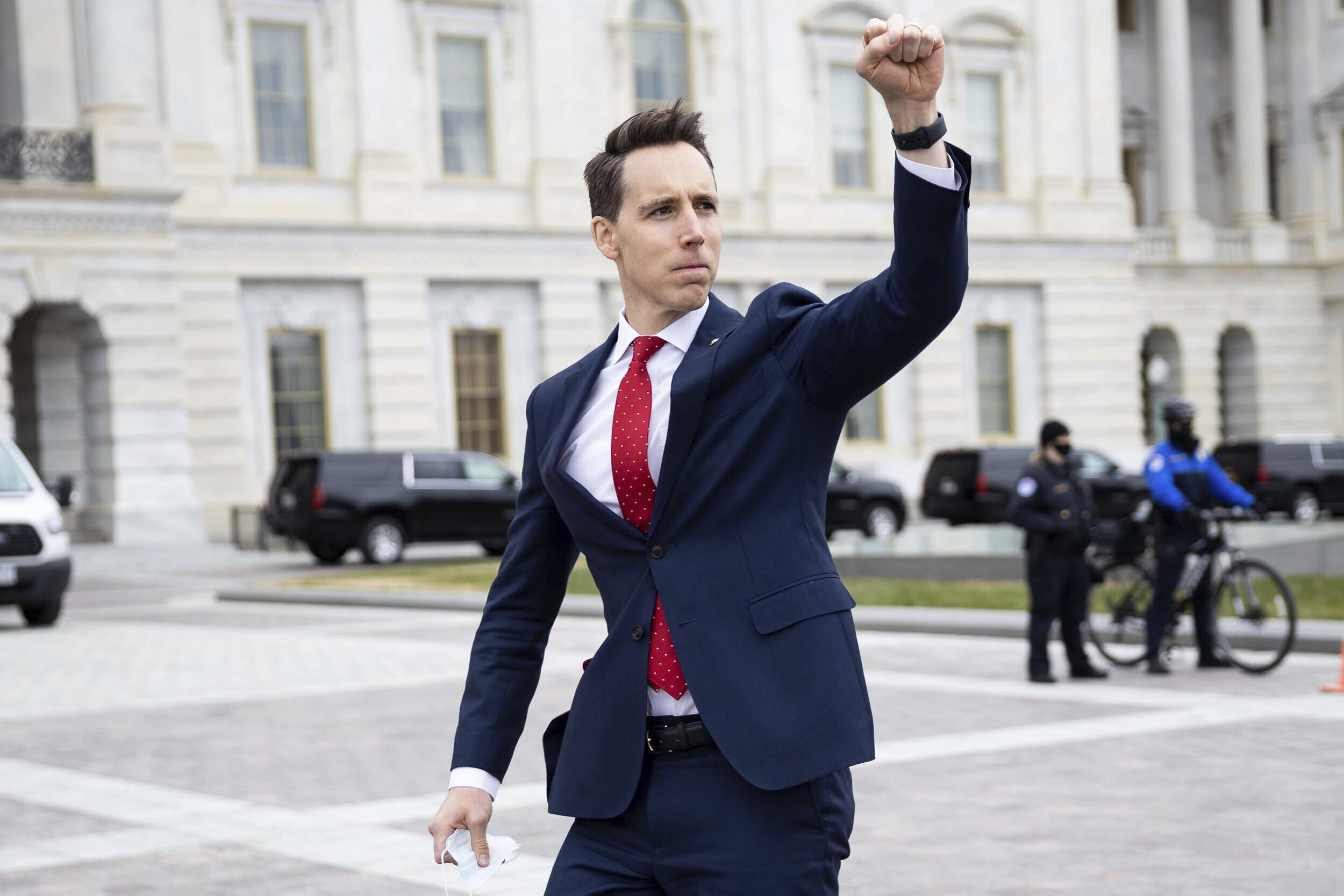 Hawley to Replace Trump as Most Pro-Putin Republican